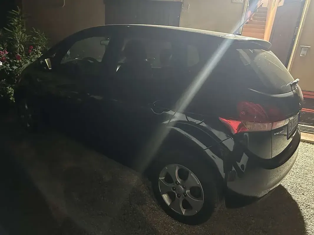 Usata Kia Venga 90 CV (66 kW) 2012 Nero Utilitaria