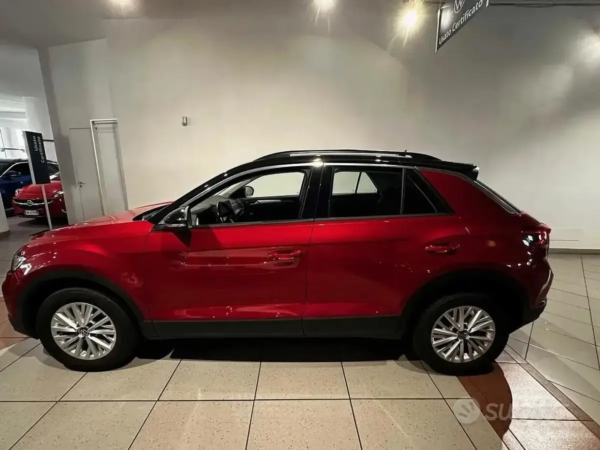 Usata VW T-Roc Life 110 CV (80 kW) 2022 Rosso SUV