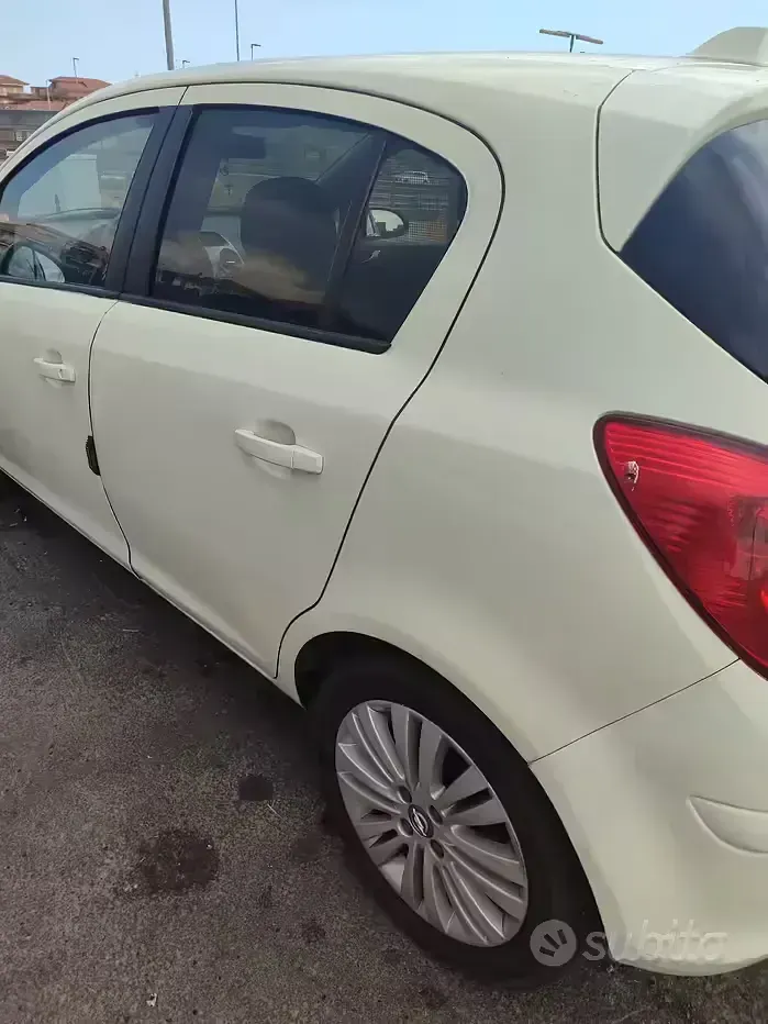 Usata Opel Corsa 80 CV (58 kW) 2011 Utilitaria