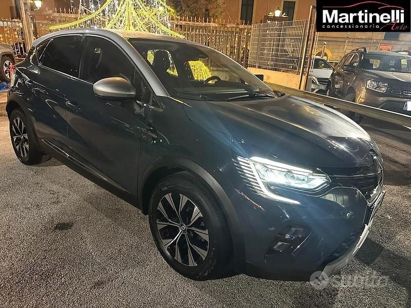 Usata Renault Captur Techno 100 CV (73 kW) 2022 Blu SUV
