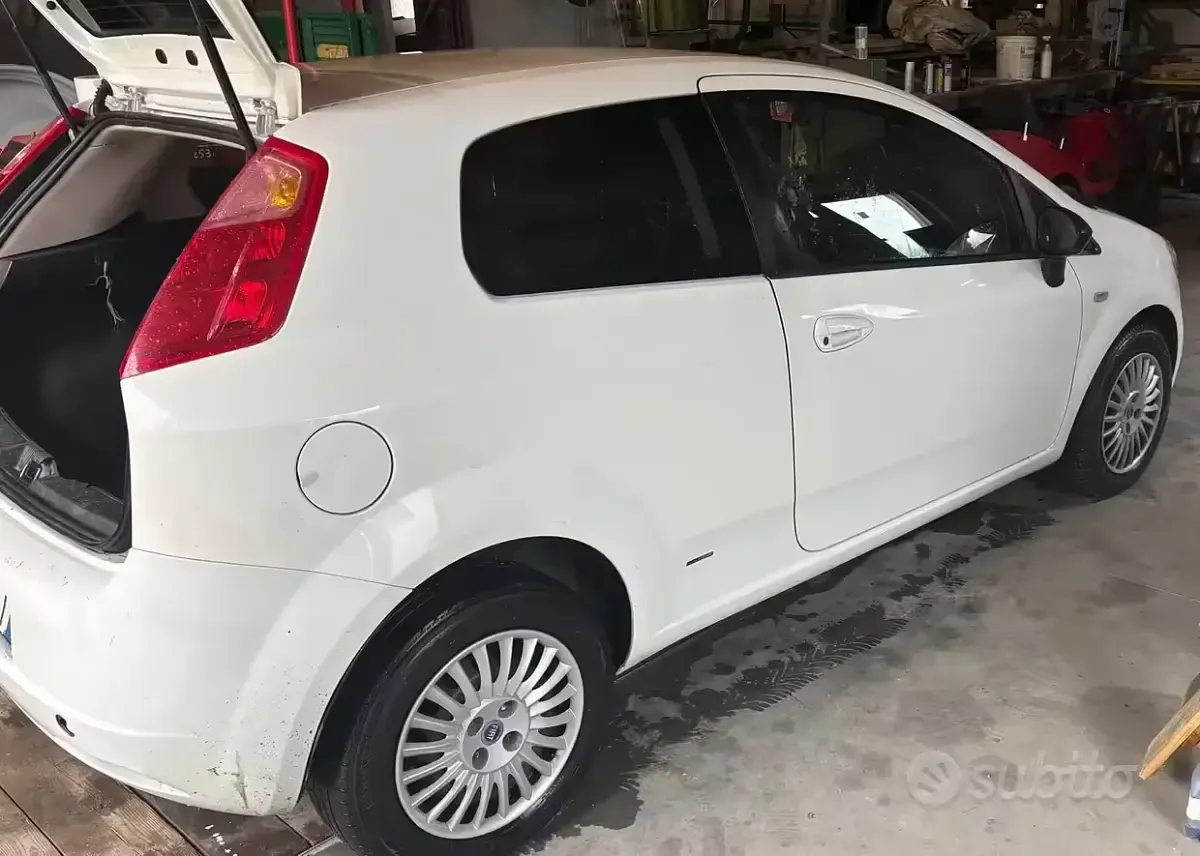 Usata Fiat Punto 90 CV (66 kW) 2008 Bianco Utilitaria