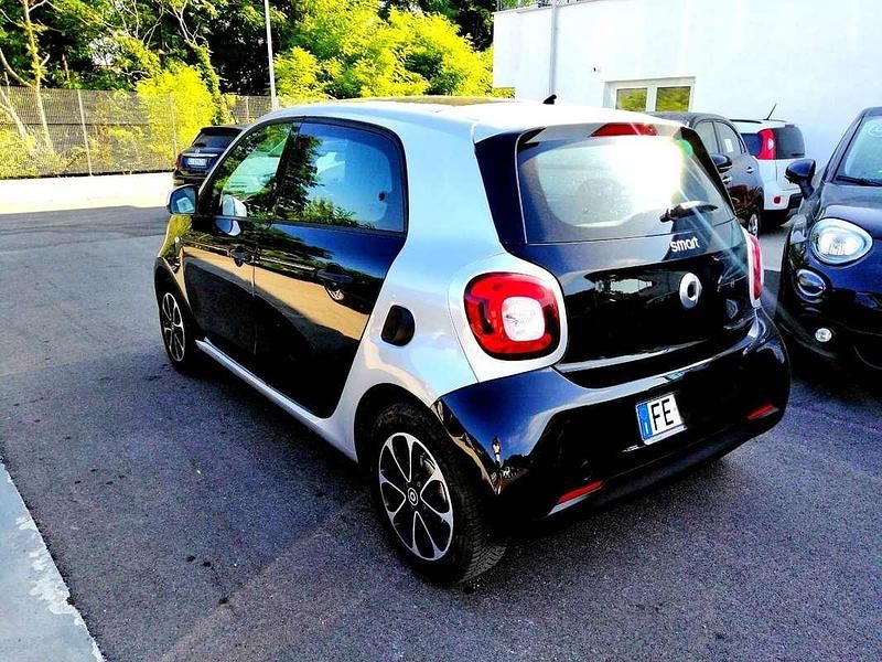 Usata Smart ForFour 109 CV (80 kW) 2016 Utilitaria