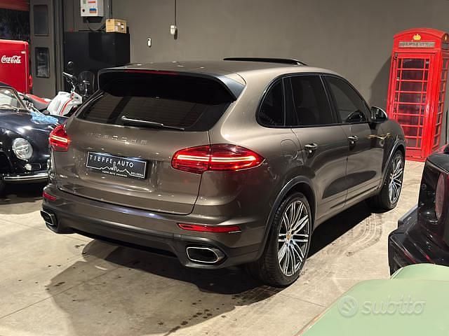 Usata Porsche Cayenne Edition 262 CV (192 kW) 2015 Marrone SUV