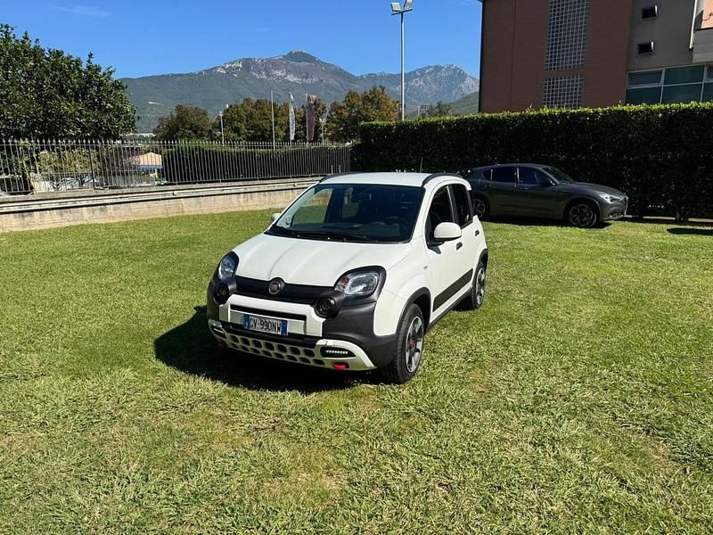Bianco Usata 2024 Fiat Panda Cross Cross Due volumi | 14.900 € (Cara) - Immagine 1/4
