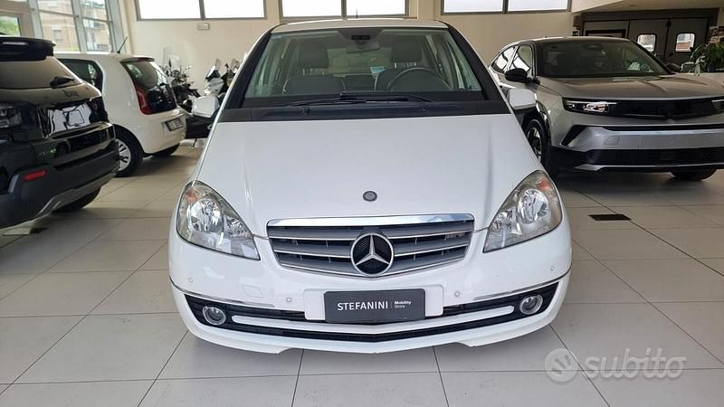 Usata Mercedes A180 Avantgarde 109 CV (80 kW) 2011 Bianco Berlina