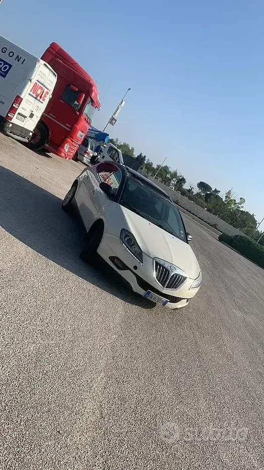 Usata Lancia Delta 120 CV (88 kW) 2008 Utilitaria