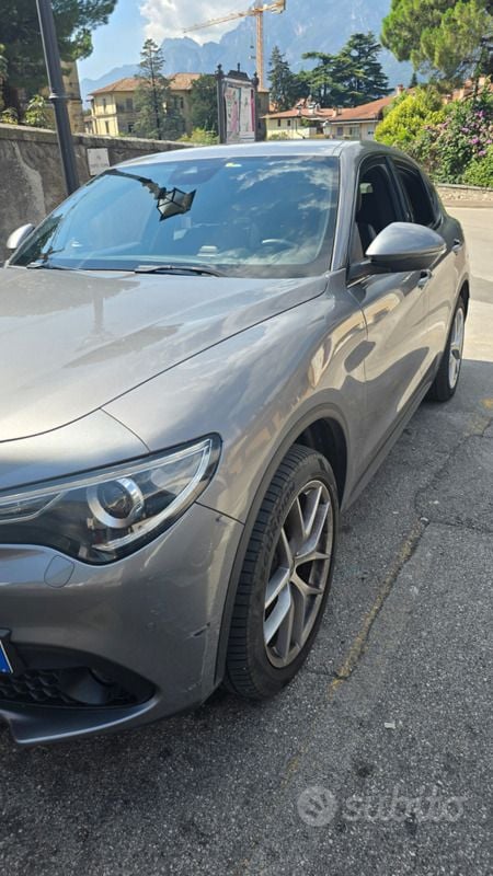 Grigio Usata 2021 Alfa Romeo Stelvio SUV | 28.000 € (Buon prezzo) - Immagine 1/4