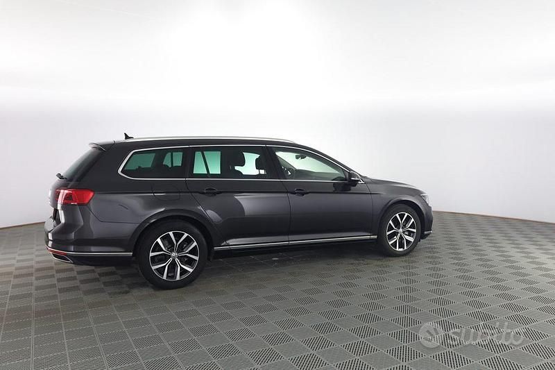 Usata VW Passat Business 120 CV (88 kW) 2020 Grigio Berlina