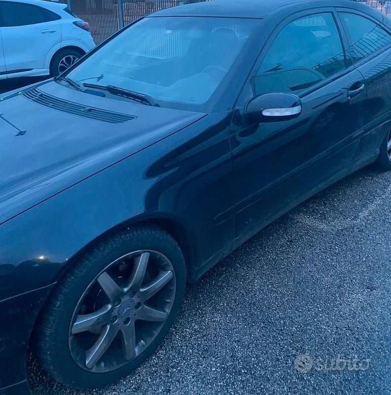 Usata Mercedes C220 143 CV (105 kW) 2003 Nero Coupé