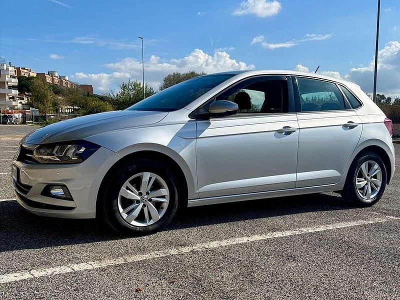 Usata VW Polo Comfortline 75 CV (55 kW) 2018 Argento Berlina