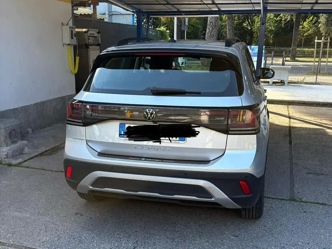 Usata VW T-Cross Life 116 CV (85 kW) 2024 Argento SUV