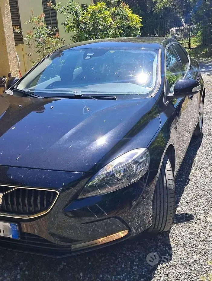 Usata Volvo V40 120 CV (88 kW) 2017 Nero Berlina