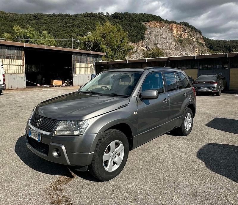 Grigio Usata 2007 Suzuki Grand Vitara Station wagon | 6100 € (Buon prezzo) - Immagine 1/4