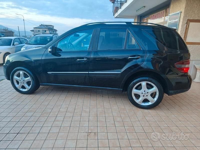Usata Mercedes ML320 224 CV (164 kW) 2007 Nero SUV