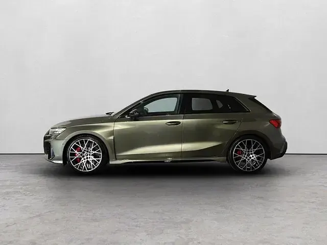 Usata Audi RS3 Sportback Comfort 400 CV (294 kW) 2025 Colore carrozzeria personalizzato audi exclusive Utilitaria