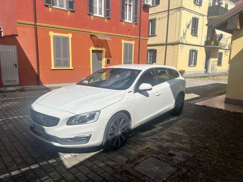Usata 2017 Volvo V60 Station wagon | 14.500 € (Buon prezzo) - Immagine 1/4