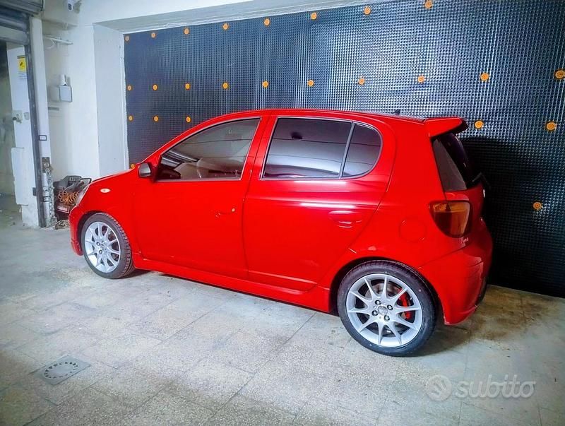 Usata Toyota Yaris Edition 150 CV (110 kW) 2004 Rosso Utilitaria