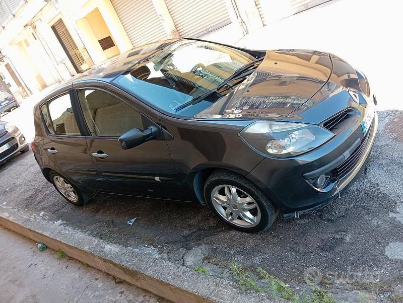 Usata Renault Clio II 85 CV (62 kW) 2007 Grigio Berlina