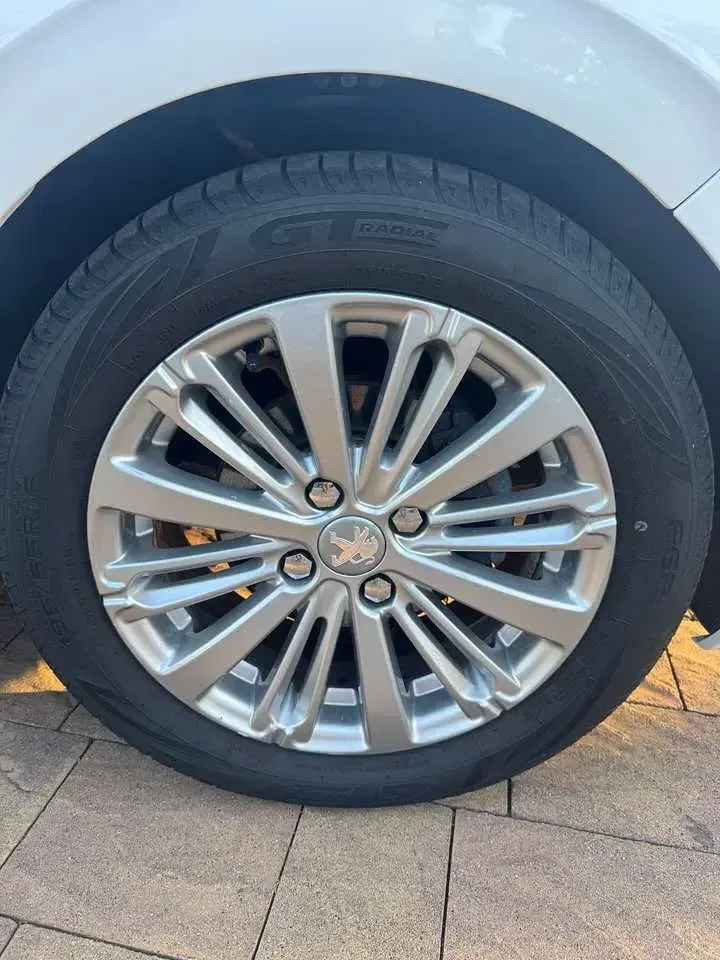 Usata Peugeot 208 Active 102 CV (75 kW) 2019 Bianco Utilitaria