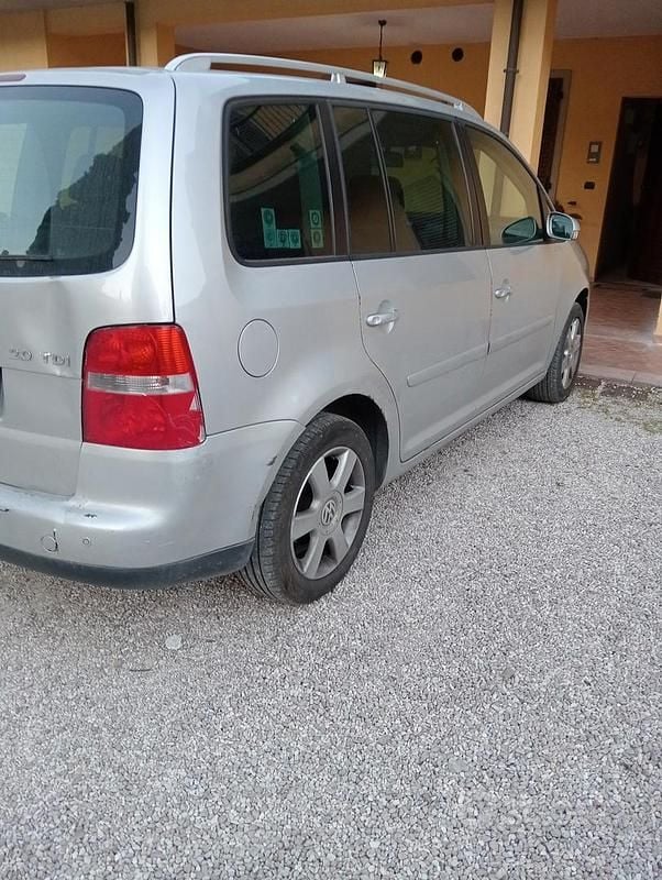 Usata VW Touran 140 CV (102 kW) 2004 Grigio Monovolume