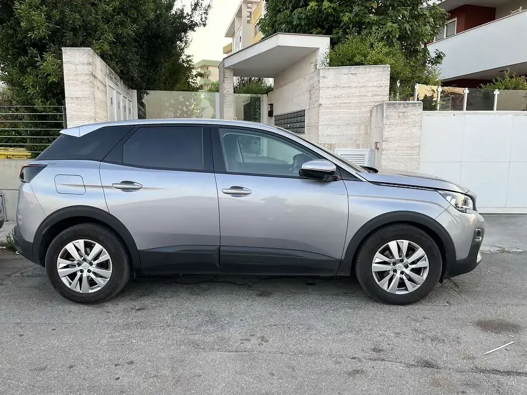 Usata Peugeot 3008 Active 131 CV (96 kW) 2020 Grigio SUV