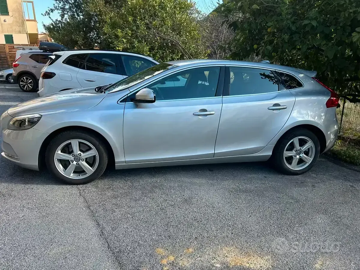 Usata Volvo V40 150 CV (110 kW) 2013 Grigio Berlina