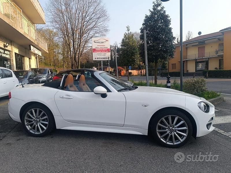 Usata Fiat 124 Spider Lusso 140 CV (102 kW) 2017 Bianco Cabrio