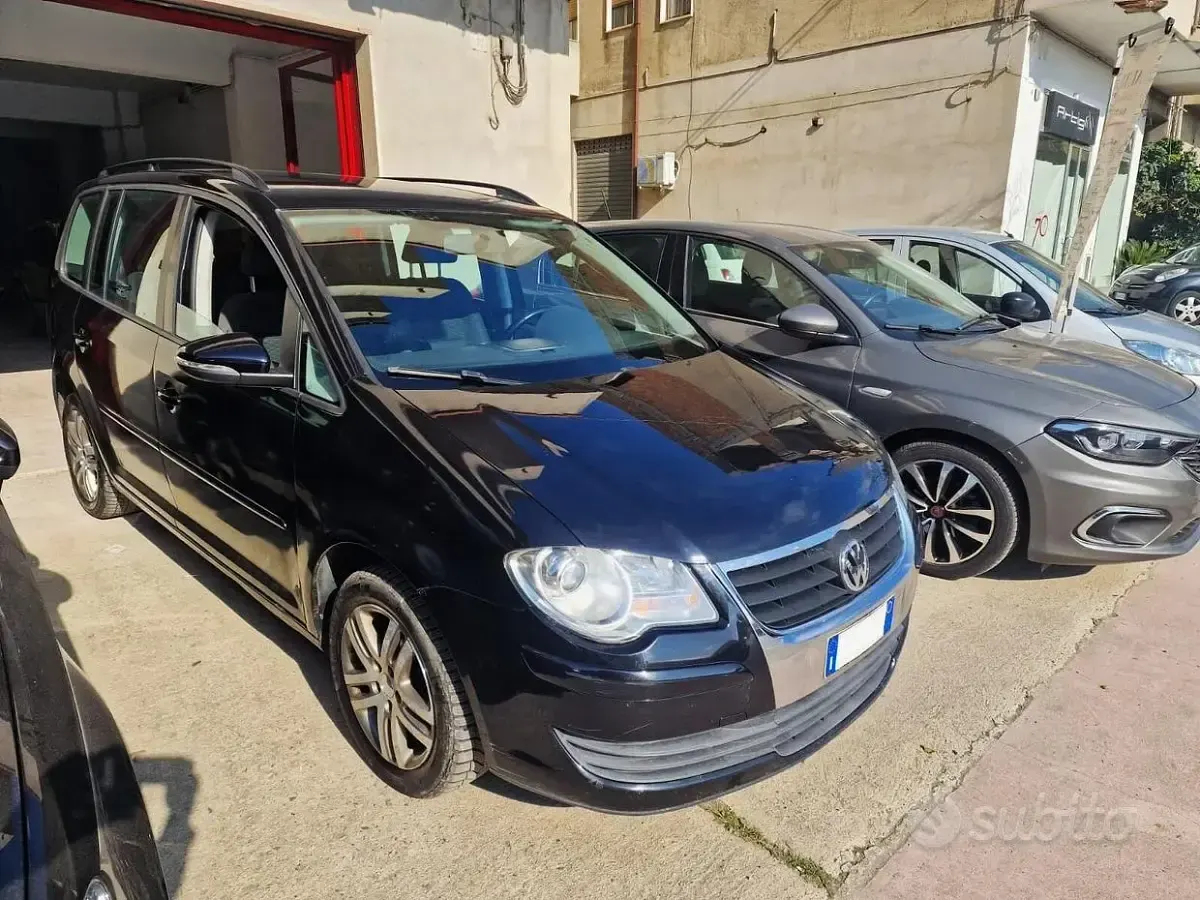 Usata VW Touran Advance 105 CV (77 kW) 2010 Nero Monovolume