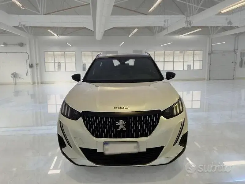 Usata Peugeot 2008 GT 130 CV (95 kW) 2023 Bianco SUV