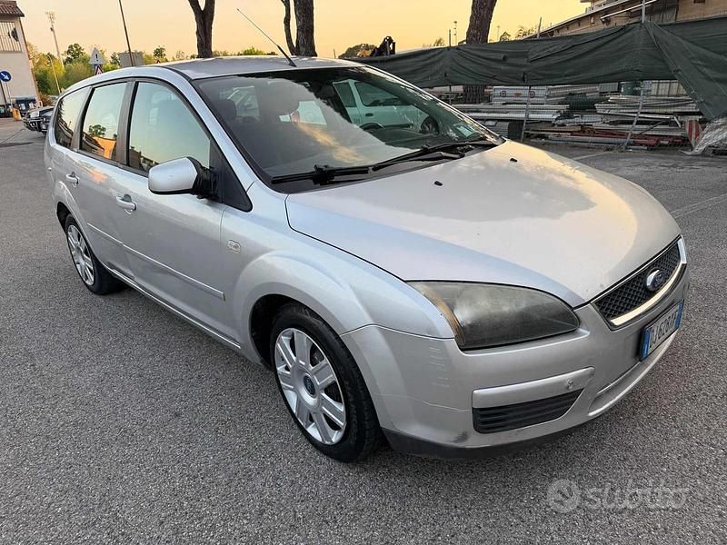 Usata Ford Focus S 116 CV (85 kW) 2006 Grigio Station wagon