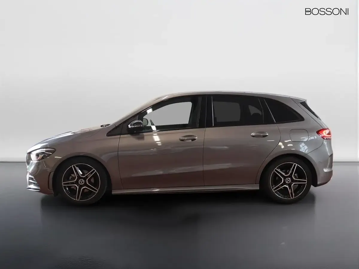 Usata Mercedes B180 Premium 116 CV (85 kW) 2022 Grigio ardesia metallizzato/grigio ardesia metallizzato Utilitaria