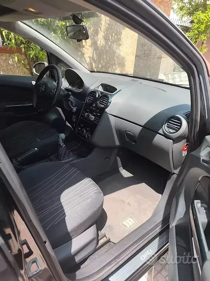 Usata Opel Corsa 80 CV (58 kW) 2010 Nero Utilitaria