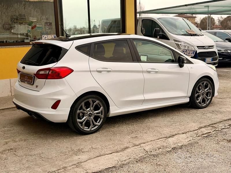 Usata Ford Fiesta ST-Line 86 CV (63 kW) 2018 Bianco Utilitaria