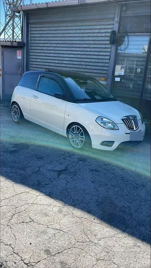Usata Lancia Ypsilon 69 CV (50 kW) 2006 Bianco Utilitaria