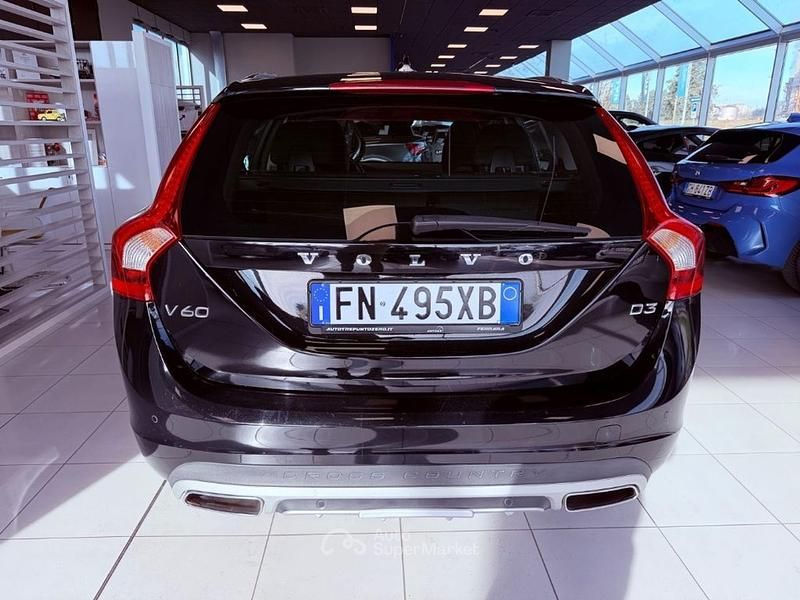 Usata Volvo V60 CC Business Edition 150 CV (110 kW) 2018 Nero Station wagon