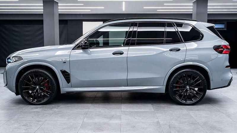 Usata BMW X5 M Sport 352 CV (258 kW) 2024 Brooklyn grey metall perlato SUV