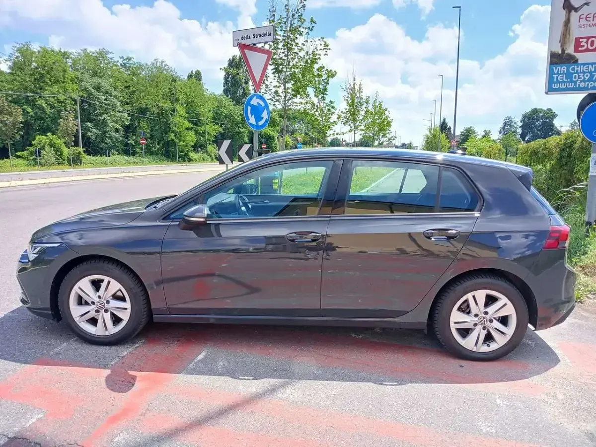 Usata VW Golf VIII Style 131 CV (96 kW) 2021 Grigio Berlina
