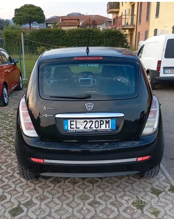 Usata Lancia Ypsilon 69 CV (50 kW) 2012 Bluazzurro Utilitaria