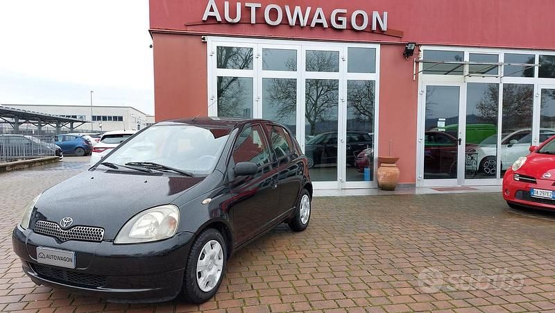 Usata Toyota Yaris 67 CV (49 kW) 2002 Nero Berlina