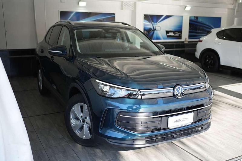 Nuova VW Tiguan Edition 131 CV (96 kW) 2025 Nightshade blue metallizzato SUV