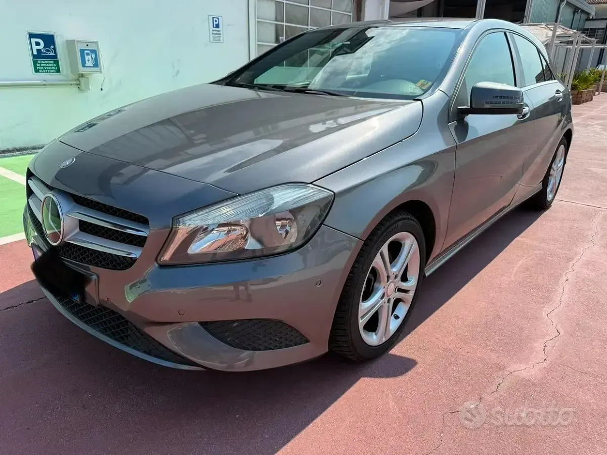 Usata Mercedes A200 Executive 136 CV (100 kW) 2014 Grigio Utilitaria