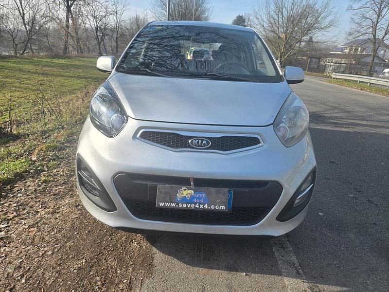 Usata Kia Picanto 69 CV (50 kW) 2011 Argento Utilitaria