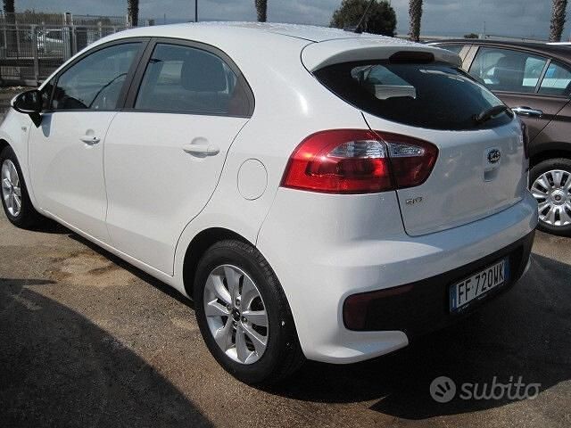 Usata Kia Rio Active 74 CV (54 kW) 2017 Bianco Berlina