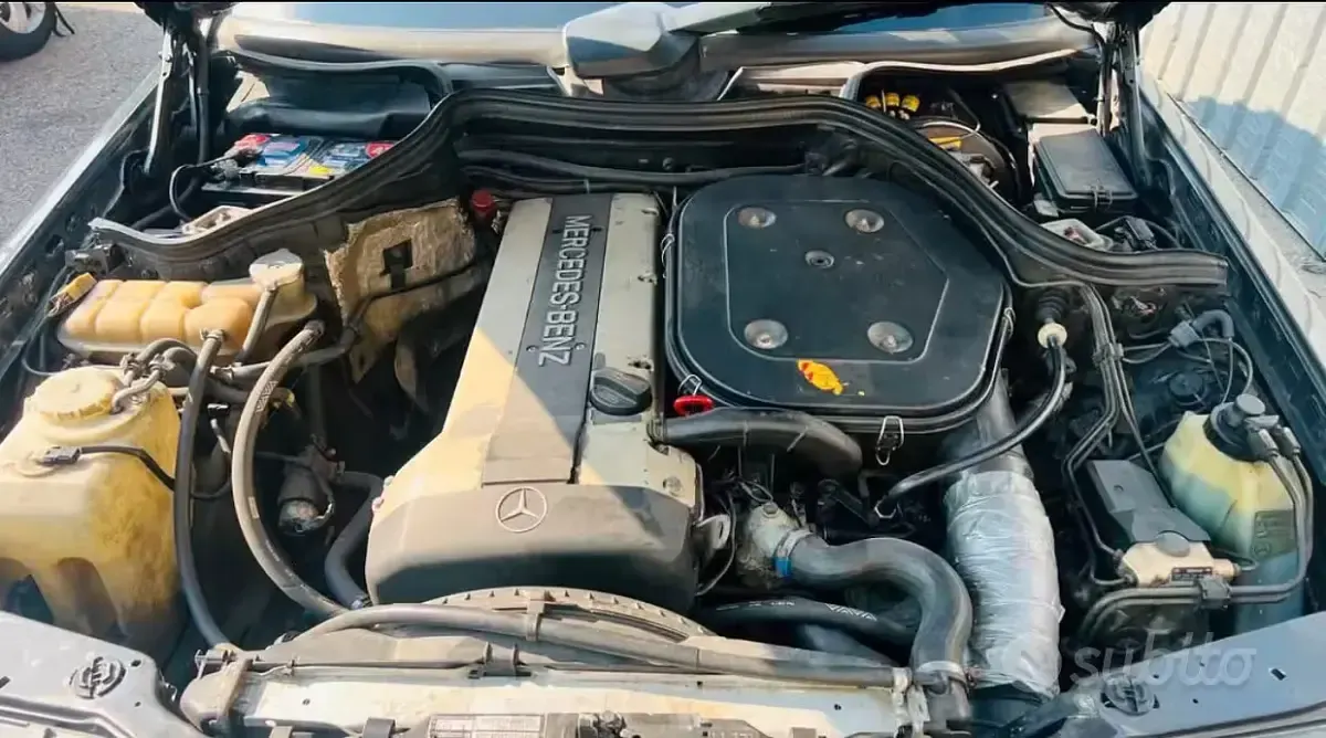 Usata Mercedes E300 220 CV (161 kW) 1991 Nero Coupé