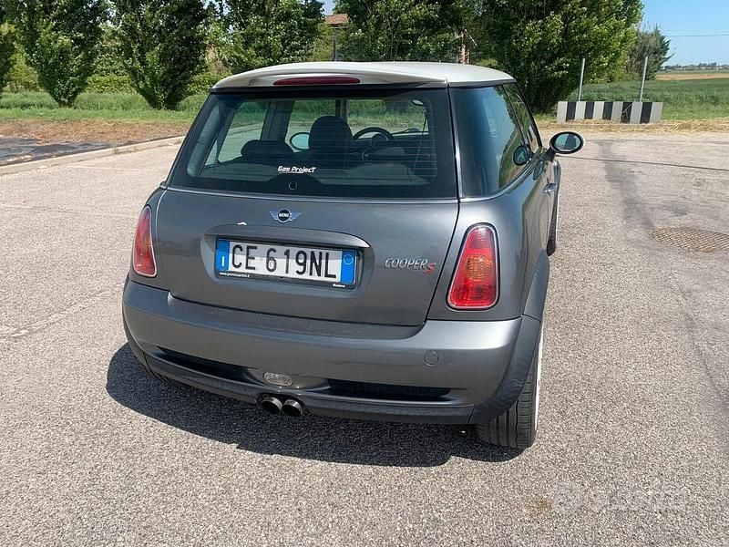 Usata Mini Cooper S 163 CV (119 kW) 2003 Grigio Utilitaria