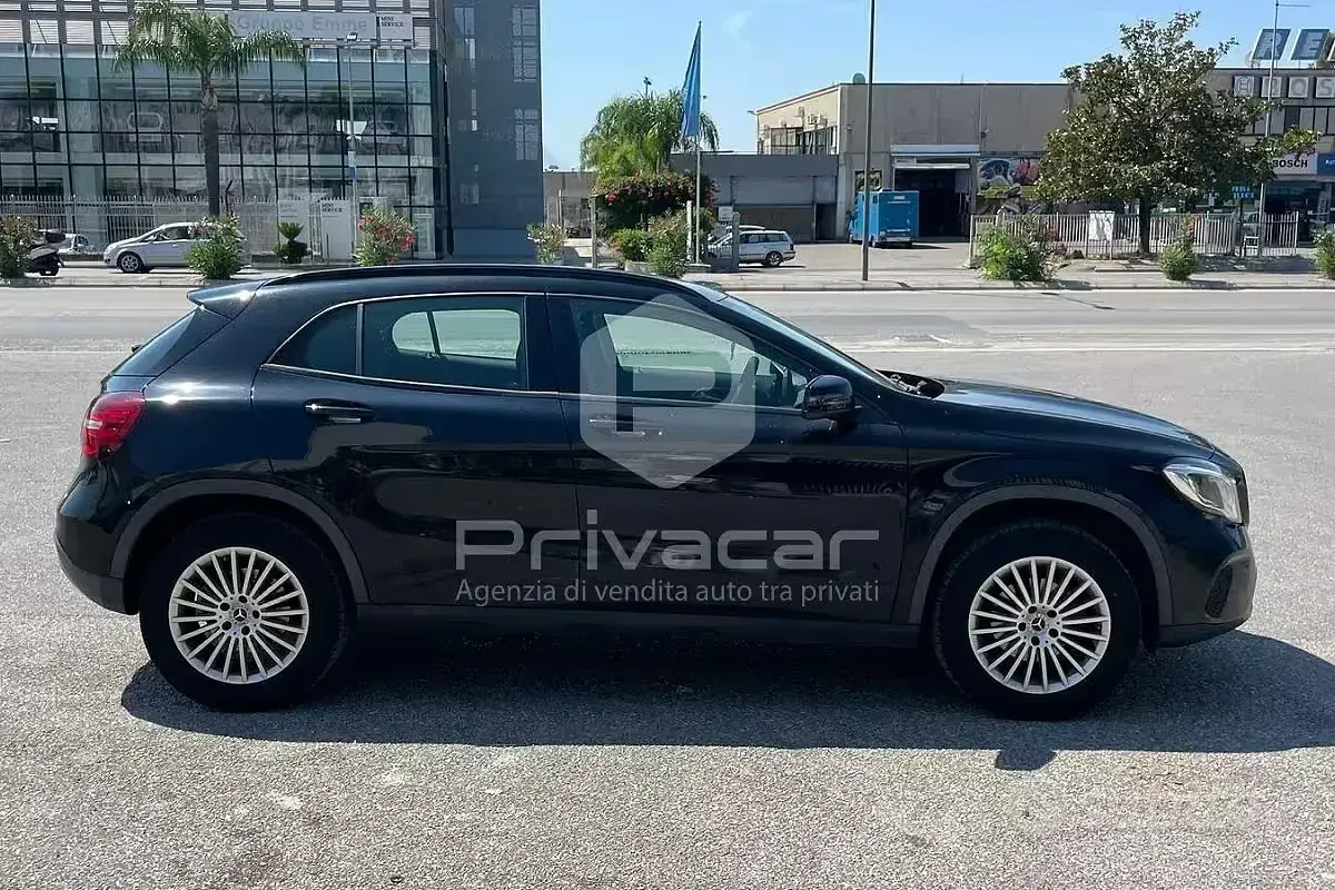 Usata Mercedes GLA180 Business 122 CV (89 kW) 2020 Nero SUV