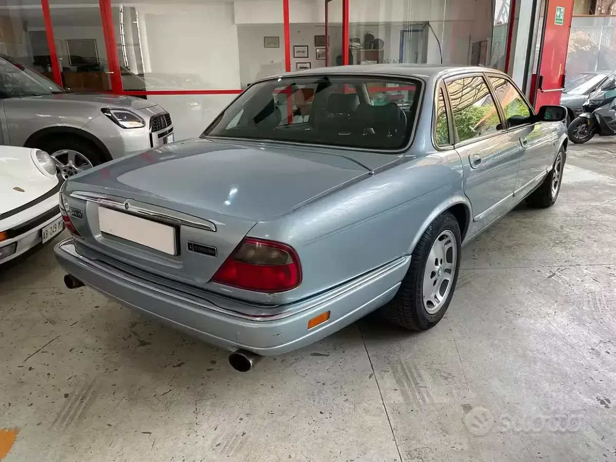 Usata Jaguar XJ Sovereign 241 CV (177 kW) 1997 Bluazzurro Berlina