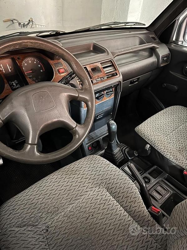 Usata Mitsubishi Pajero 1998 Grigio SUV
