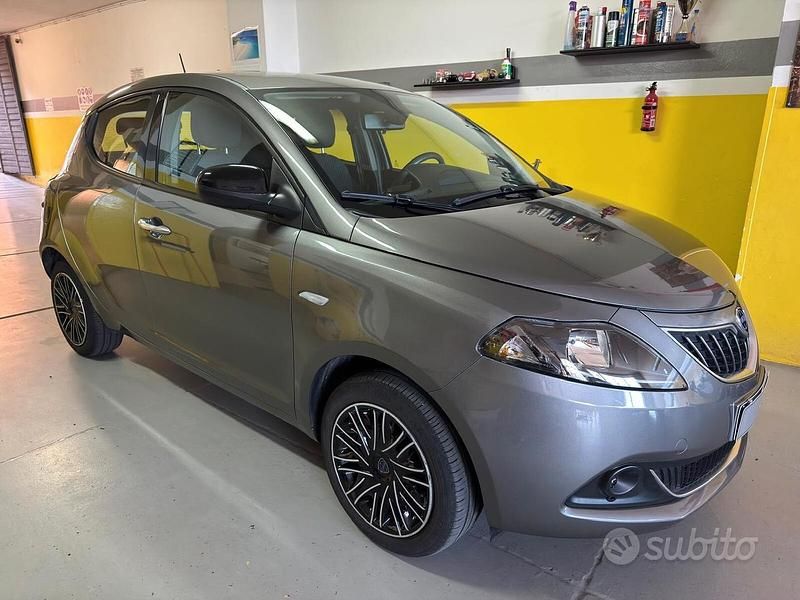 Usata Lancia Ypsilon S 69 CV (50 kW) 2022 Grigio Utilitaria
