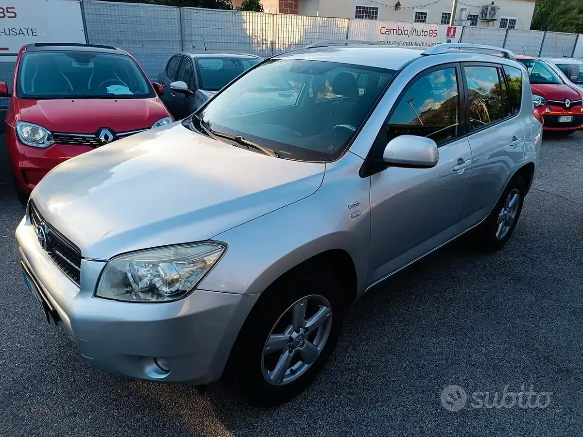 Usata Toyota RAV4 Luxury 136 CV (100 kW) 2006 Grigio SUV